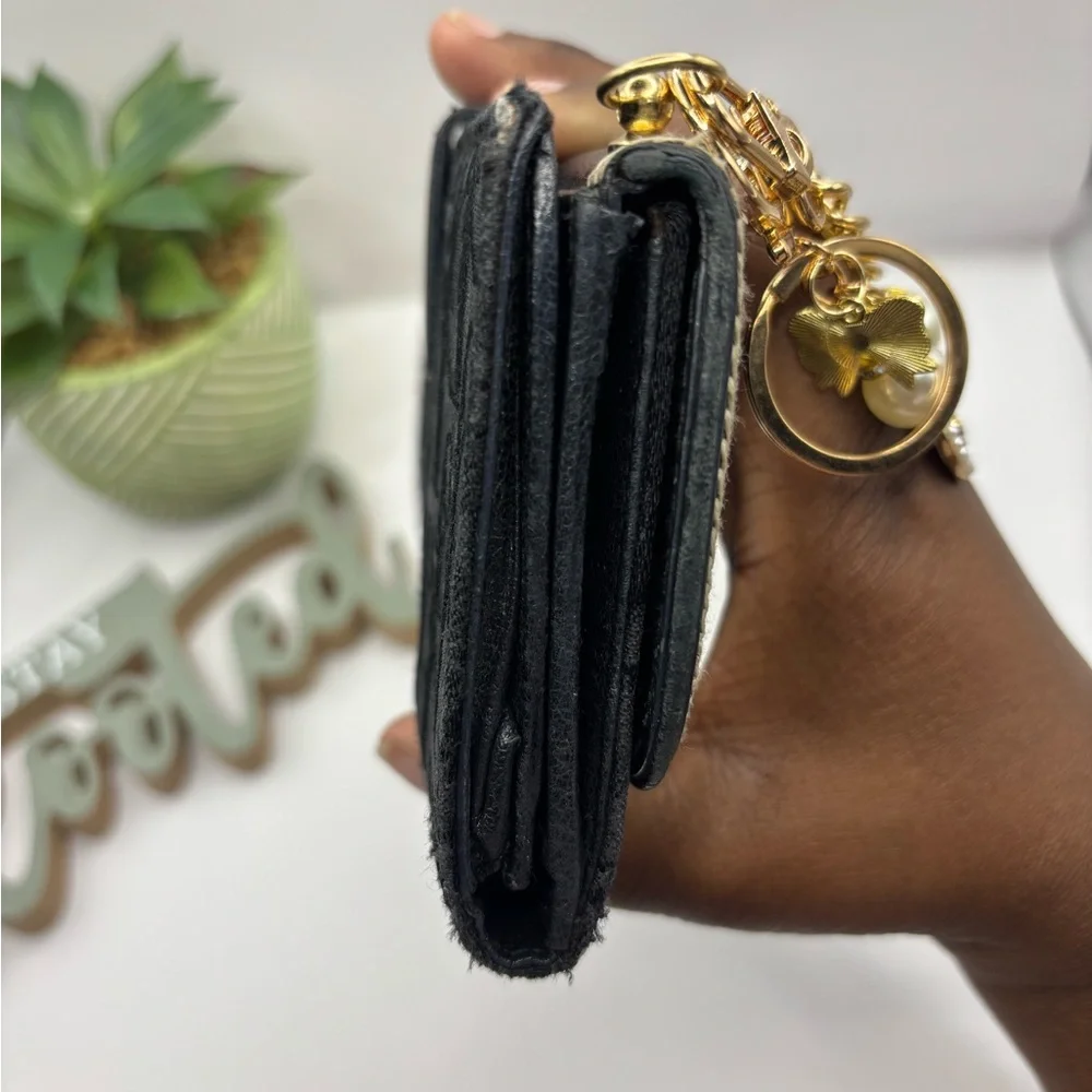 Elegant Christian Dior Wallet on Chain - Picture 6 of 14